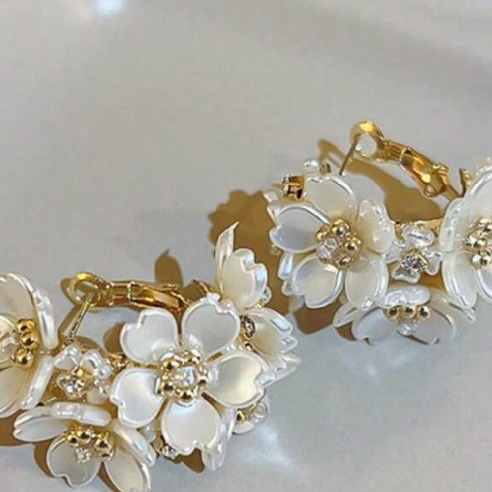 Chic Floral Gold and White Earrings - Picture 5 of 7